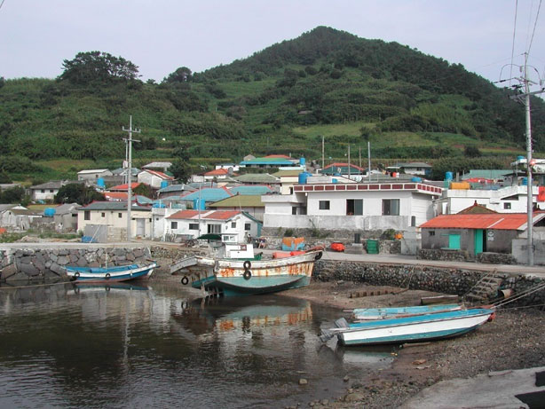 연대마을 전경과 연대봉 사진