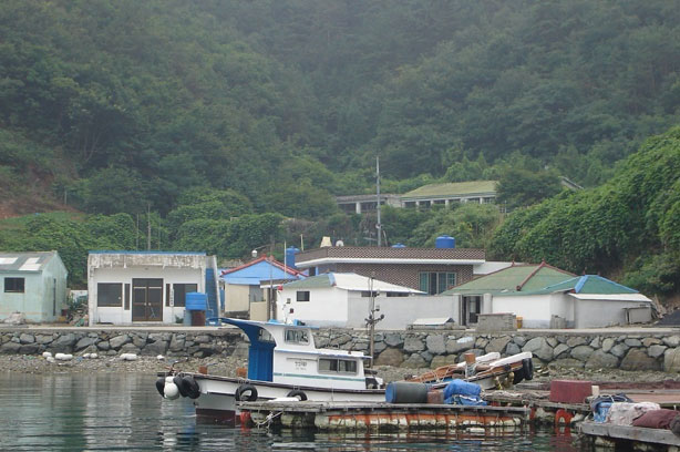 항포마을 선착장과 마을 전경 사진