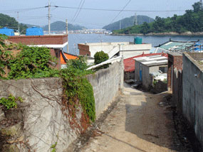 저도 분교로 오르는 길에 바라본 마을 전경 사진