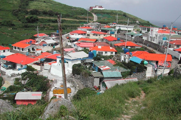 당금마을로 들어서는 순간 보이는 마을 전경 사진