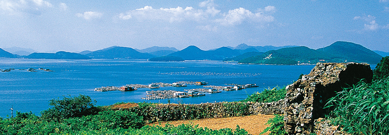 秋蜂岛和龙虎岛俘虏收容所