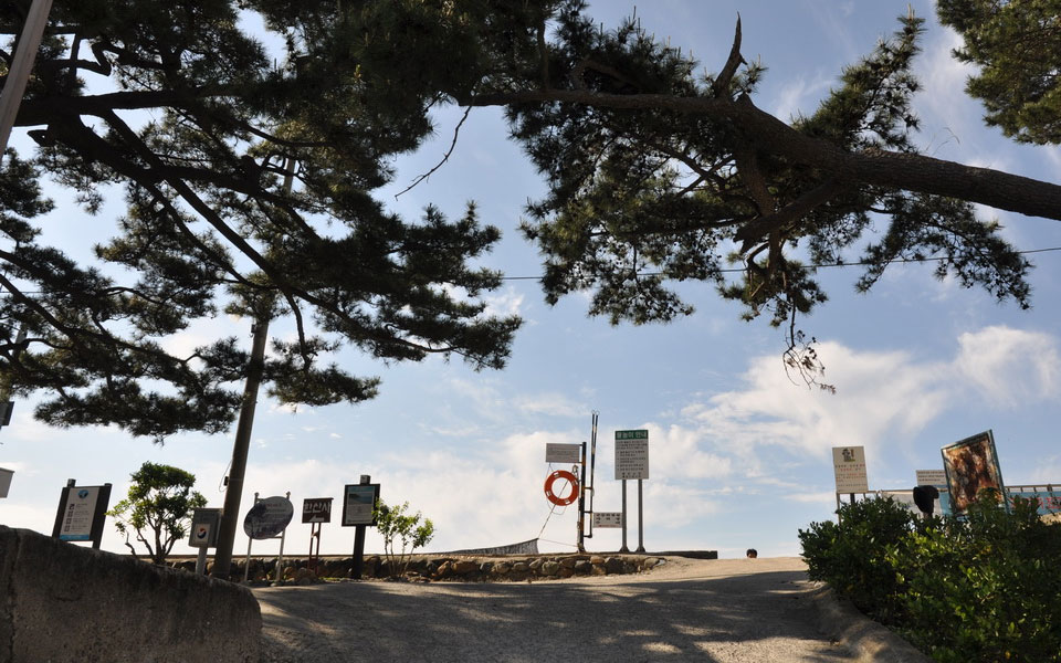 秋蜂岛和龙虎岛俘虏收容所2