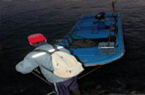 새벽 7시, 조업을 준비중인 김점석 씨