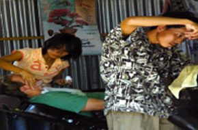 이발 중인 모습