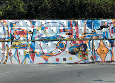 통영대교 부근 전혁림의 벽화