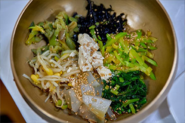 통영나물밥과 생멸치회무침